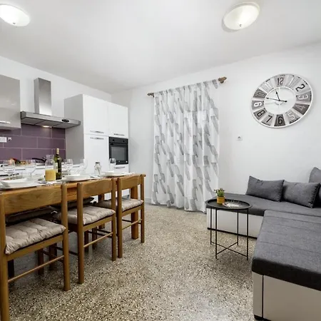 Holiday home Lorenzo In Klanice Dobrinj
